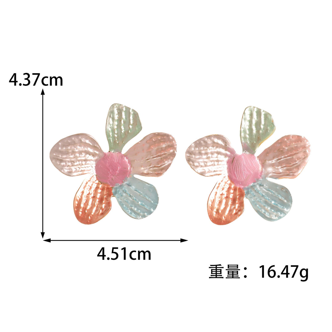 Ladies earrings in artistic flower design Nin Boutique