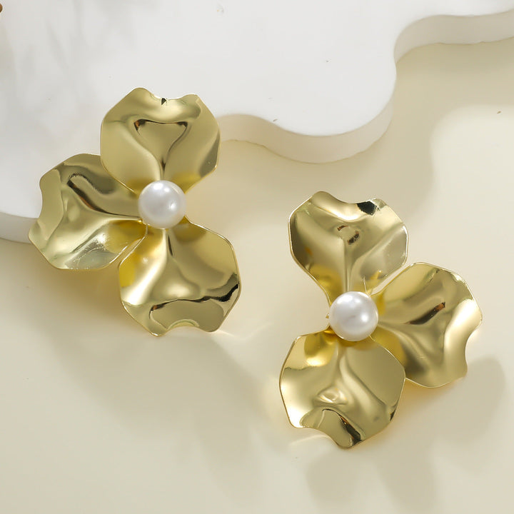 Ladies earrings in luxurious floral design with artificial pearls Nin Boutique
