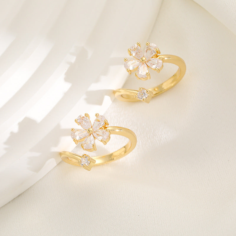 Women's ring with elegant floral design and sparkling zirconia Nin Boutique