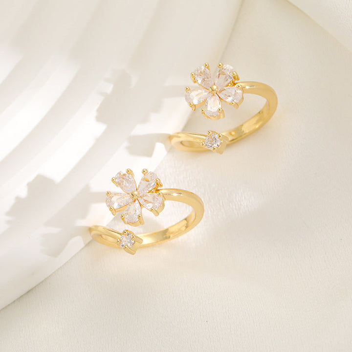 Women's ring with elegant floral design and sparkling zirconia Nin Boutique