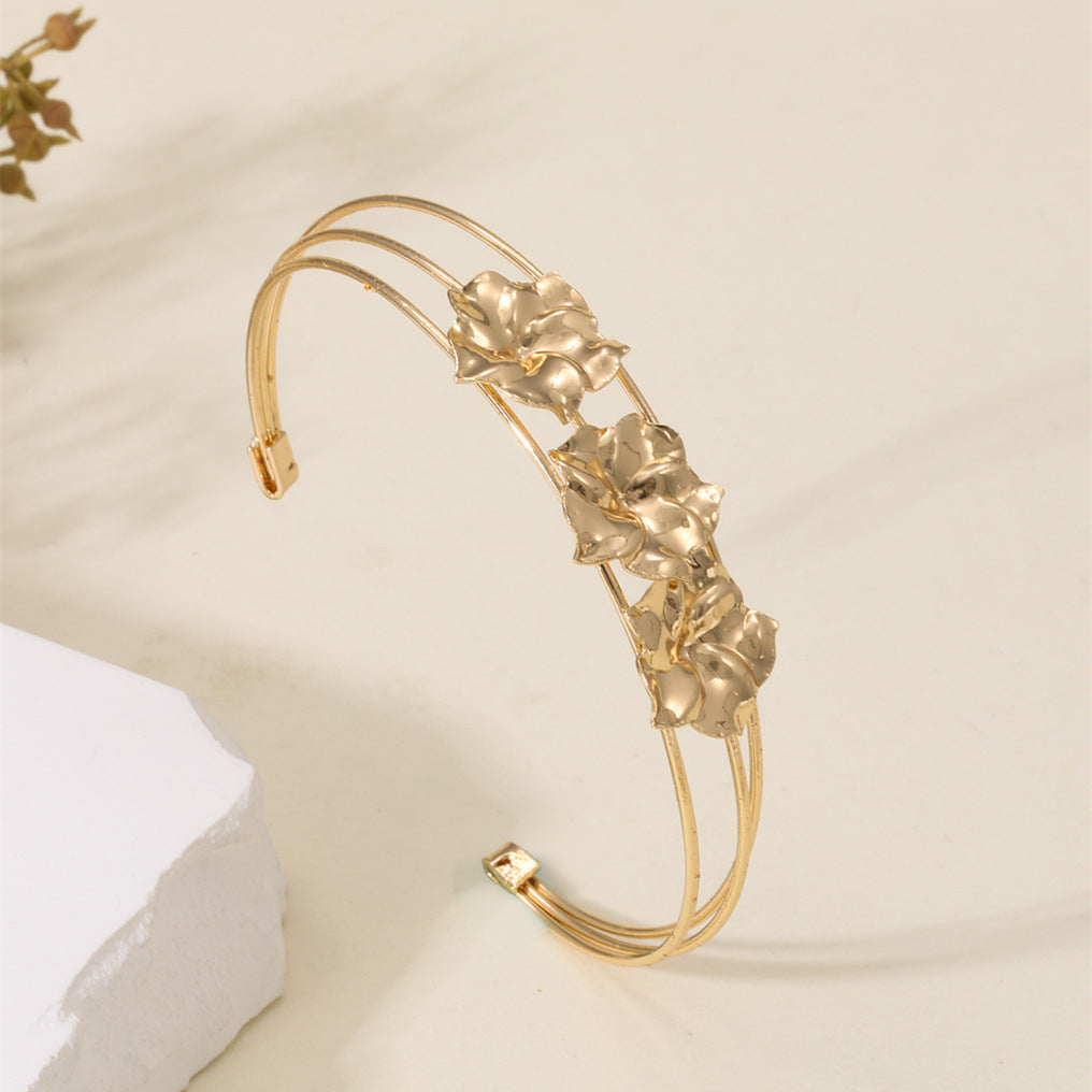 Women’s bracelet with elaborate leaf motif Nin Boutique