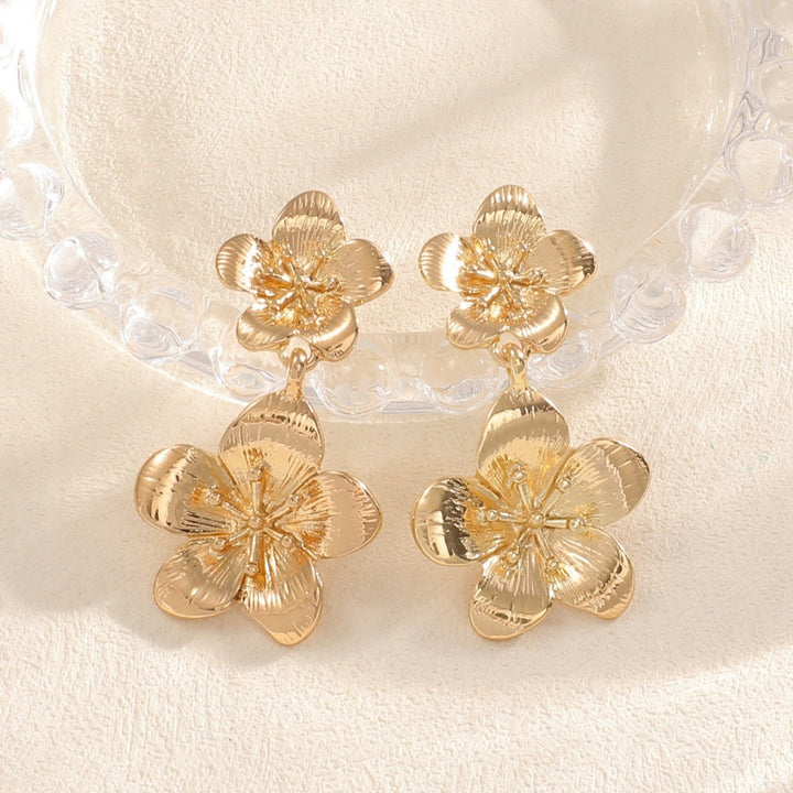 Ladies earrings in elegant flower design Nin Boutique
