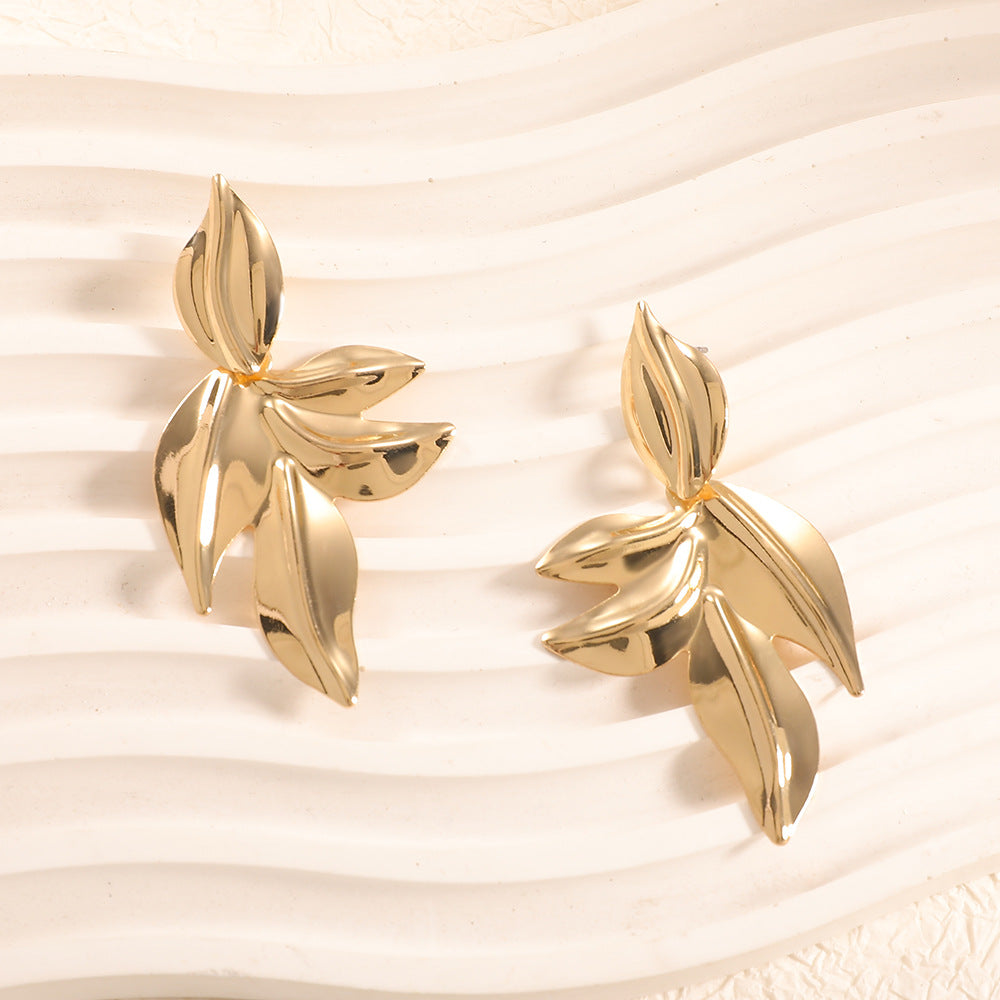 Women's earrings with elegant leaf design Nin Boutique
