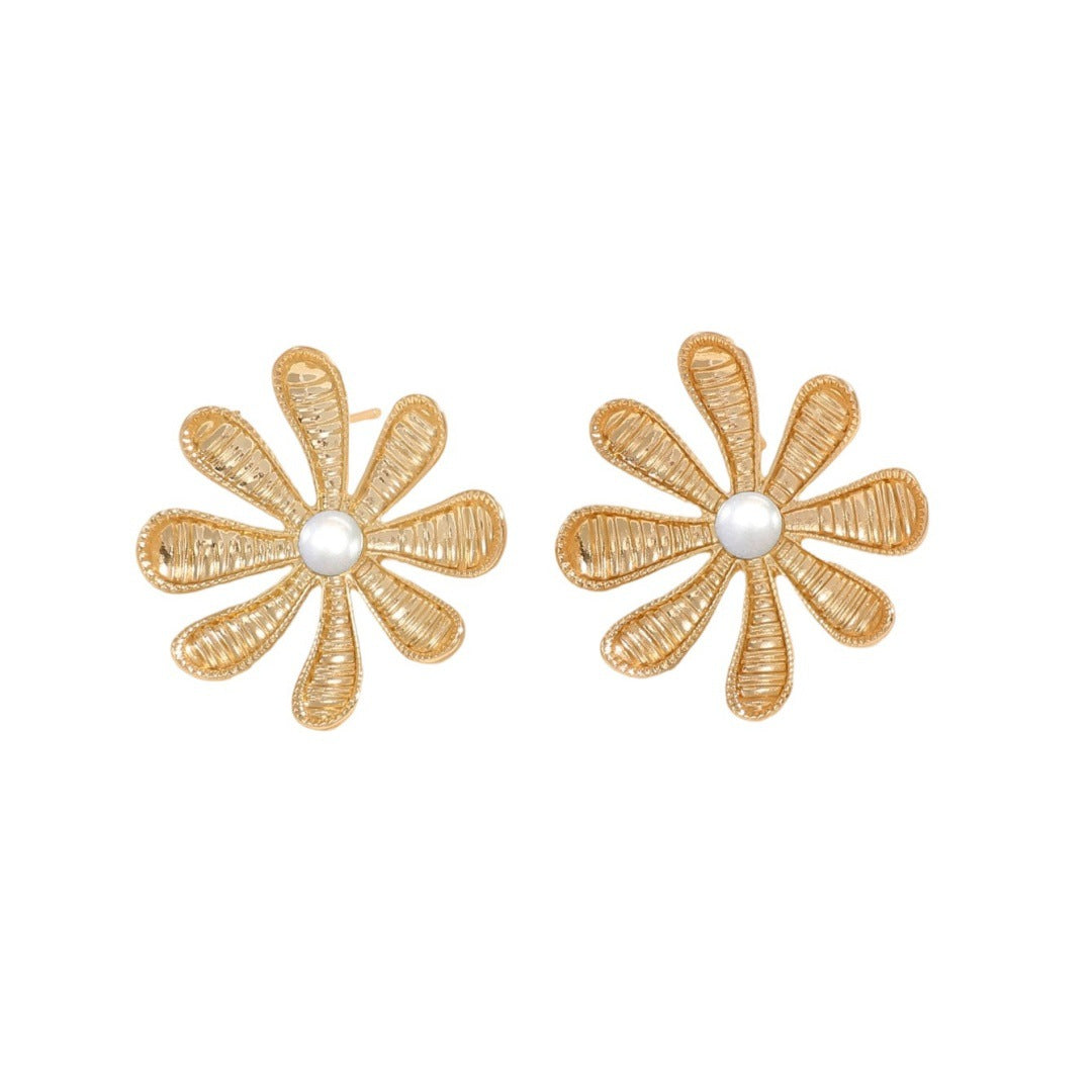 Ladies earrings with luxurious flower design Nin Boutique