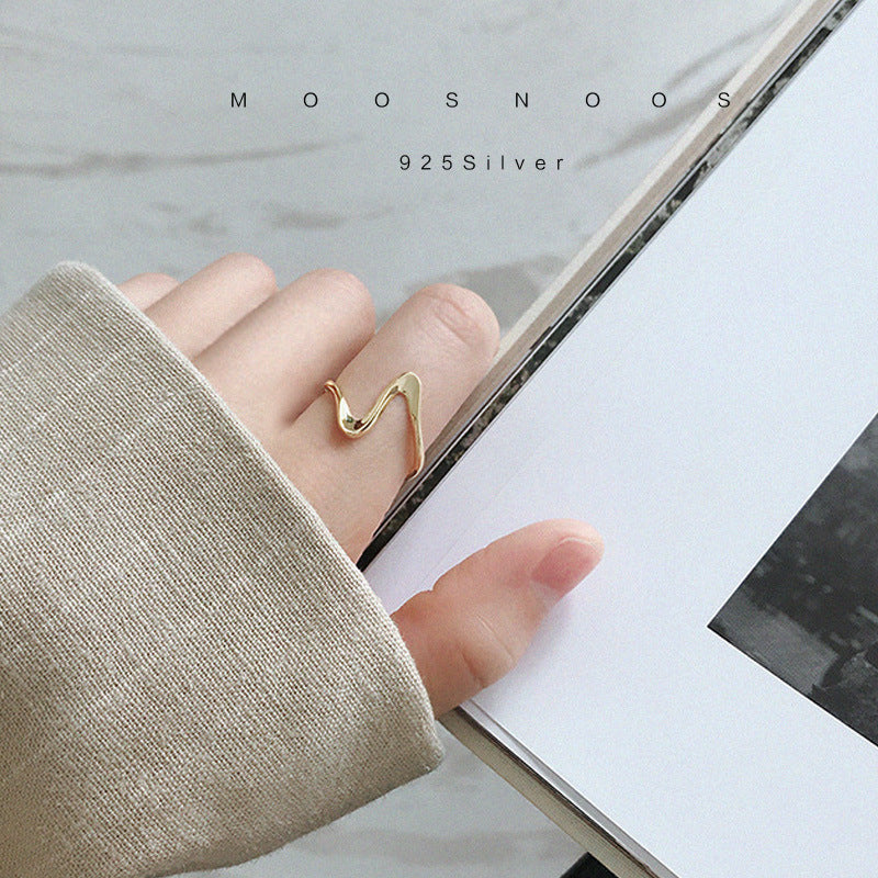 Ladies Ring with Curved Design Nin Boutique