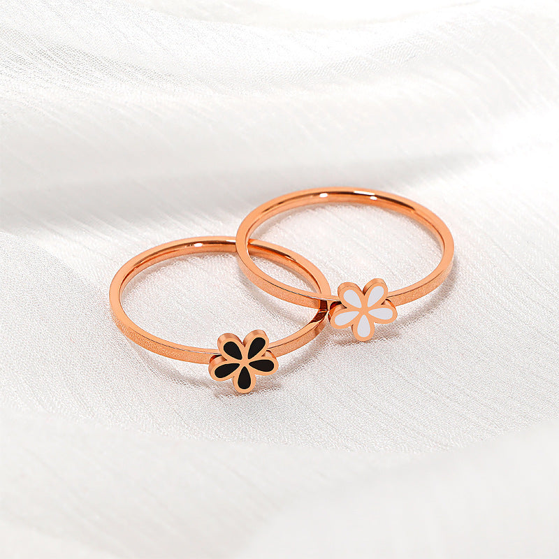 Women's Ring with delicate floral design Nin Boutique