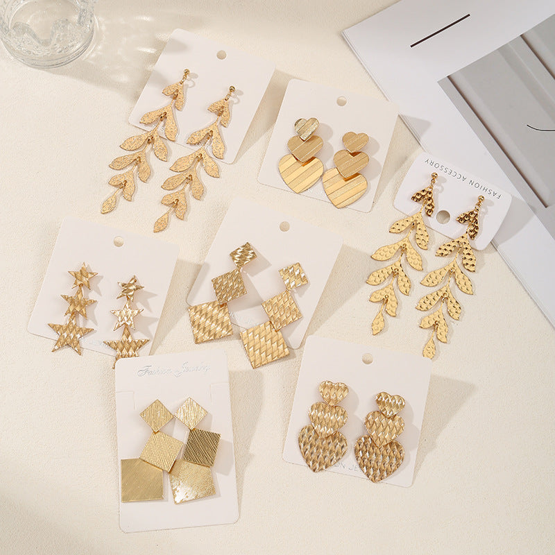 Ladies earrings in modern star design Nin Boutique