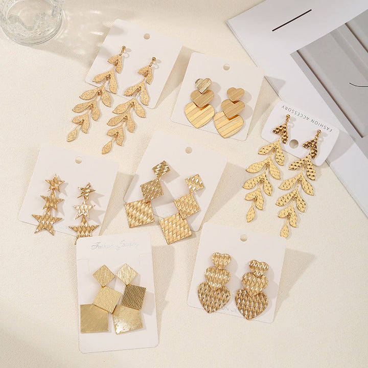 Ladies earrings in modern star design Nin Boutique