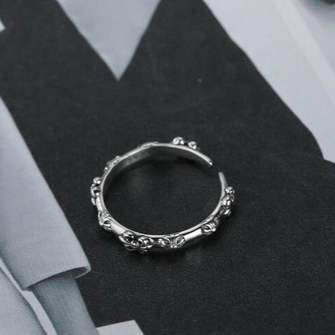 Women's ring with floral elements and fine detailing Nin Boutique