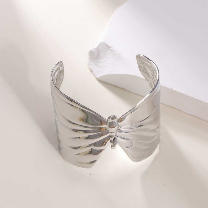 Women's Open Bangle with Elegant Wave Design Nin Boutique