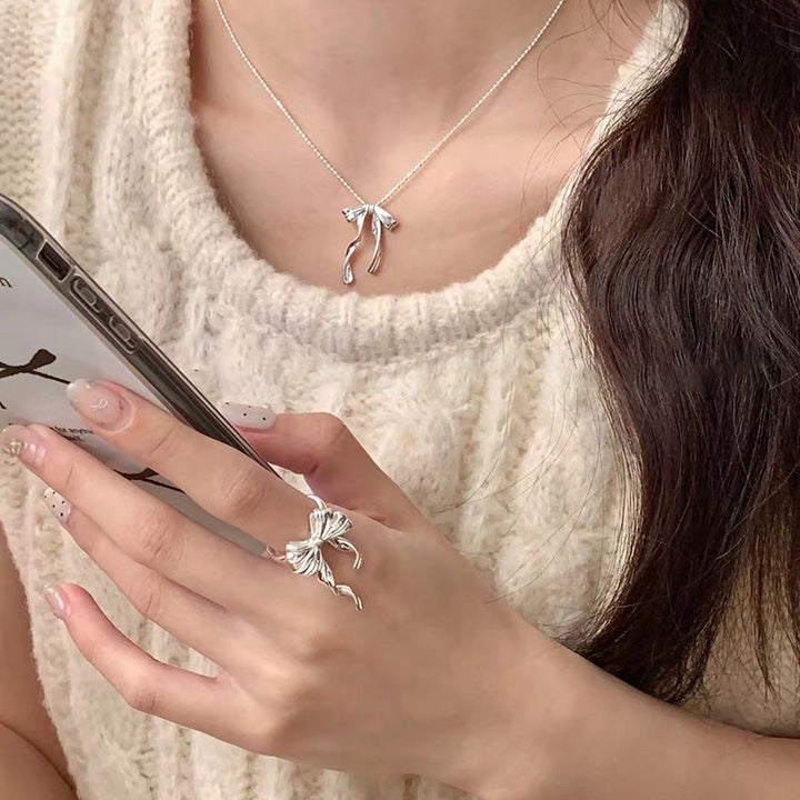 Women’s ring with playful bow design and high-quality craftsmanship Nin Boutique