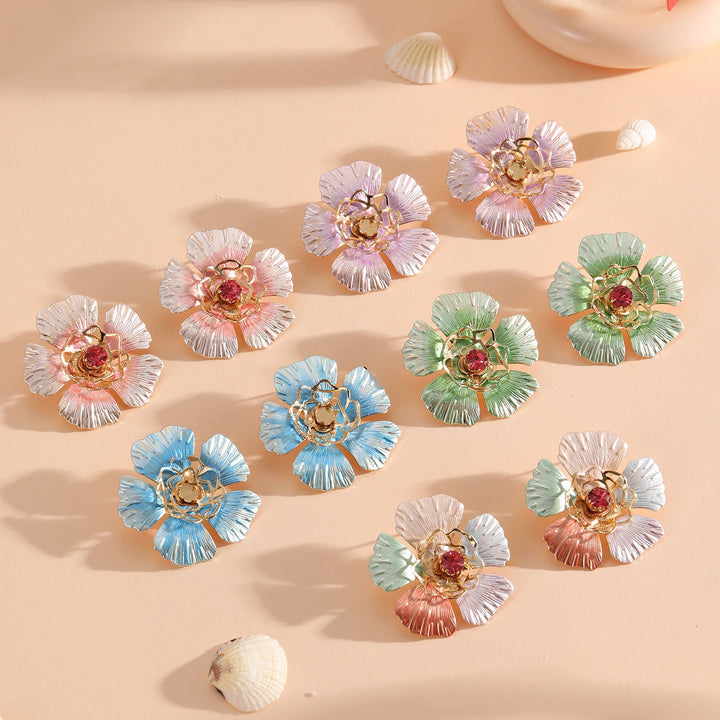 Ladies stud earrings in an artistic flower design Nin Boutique