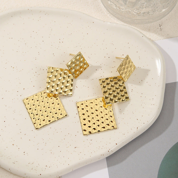 Ladies earrings in modern star design Nin Boutique