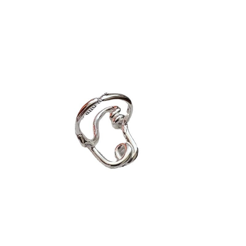 Women's ring with unique flowing design Nin Boutique