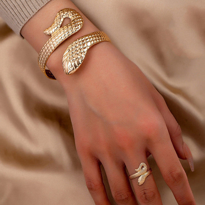 Ladies bracelet and ring in elegant snake design Nin Boutique