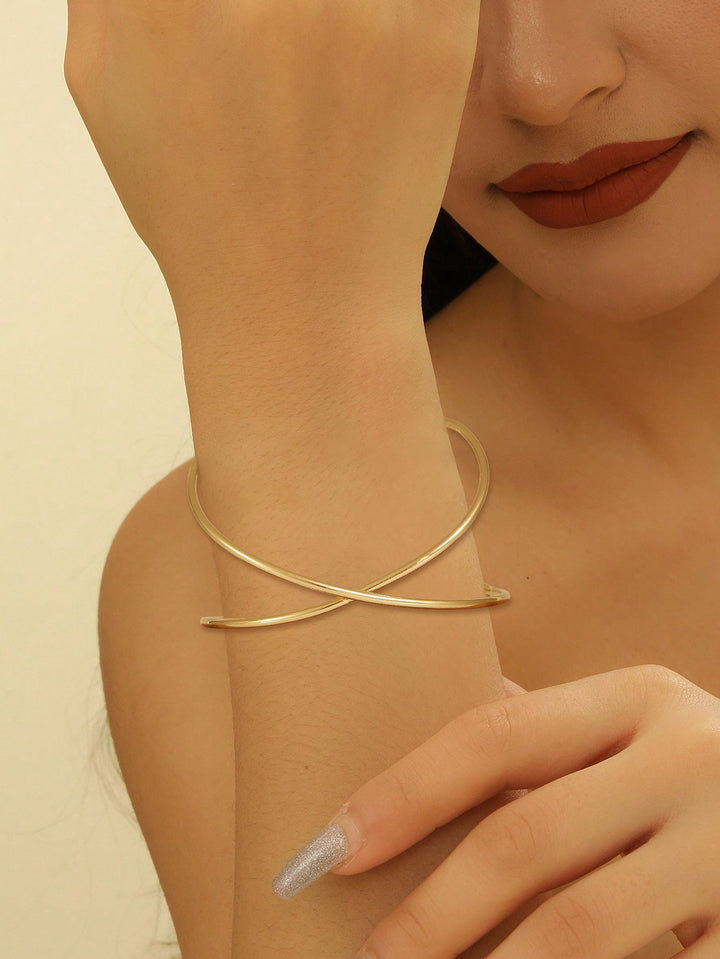 Women's bangle with elegant curved design Nin Boutique
