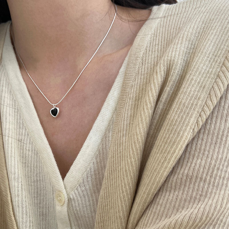 Women's necklace with heart-shaped pendant made of black onyx and fine silver Nin Boutique