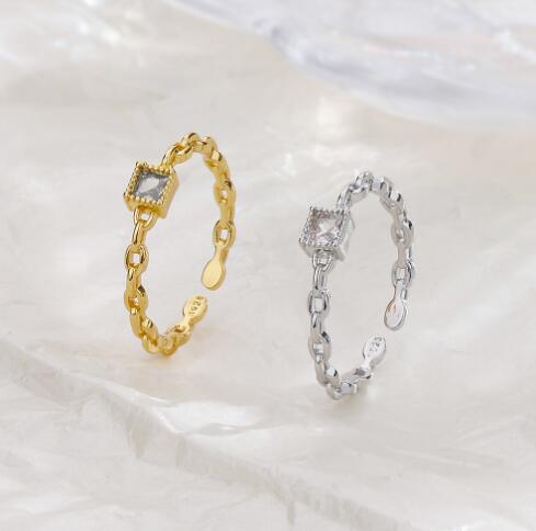 Women's Open Ring with Elegant Chain Design and Sparkling Zirconia Nin Boutique