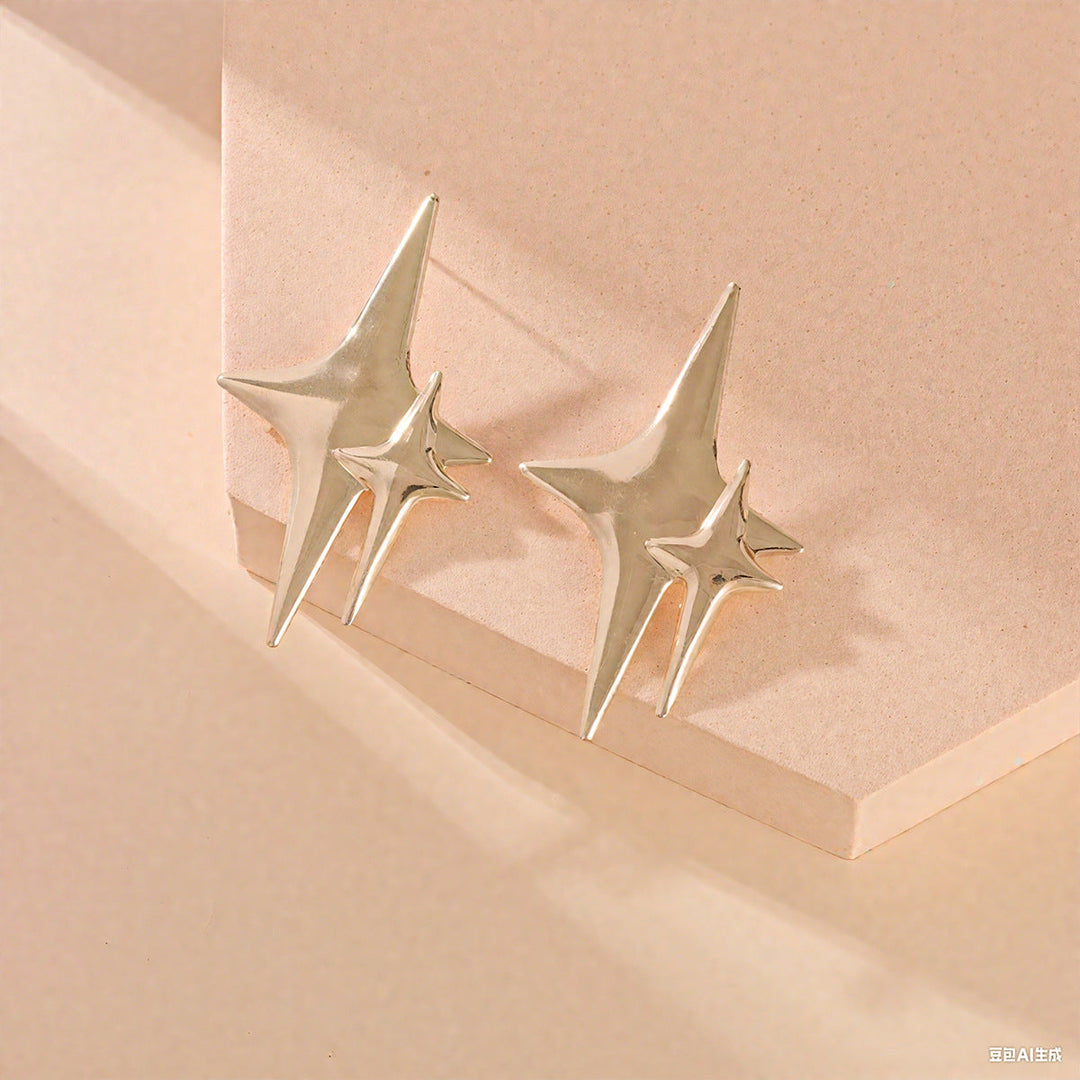 Ladies earrings in modern star design Nin Boutique