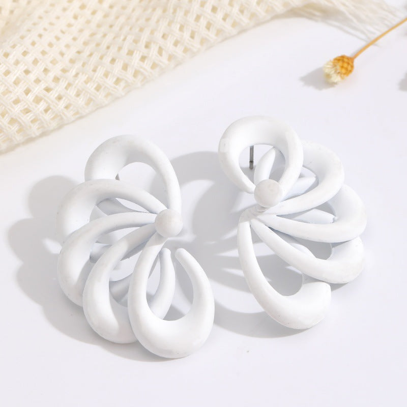 Women earrings with artistic, fluid design Nin Boutique