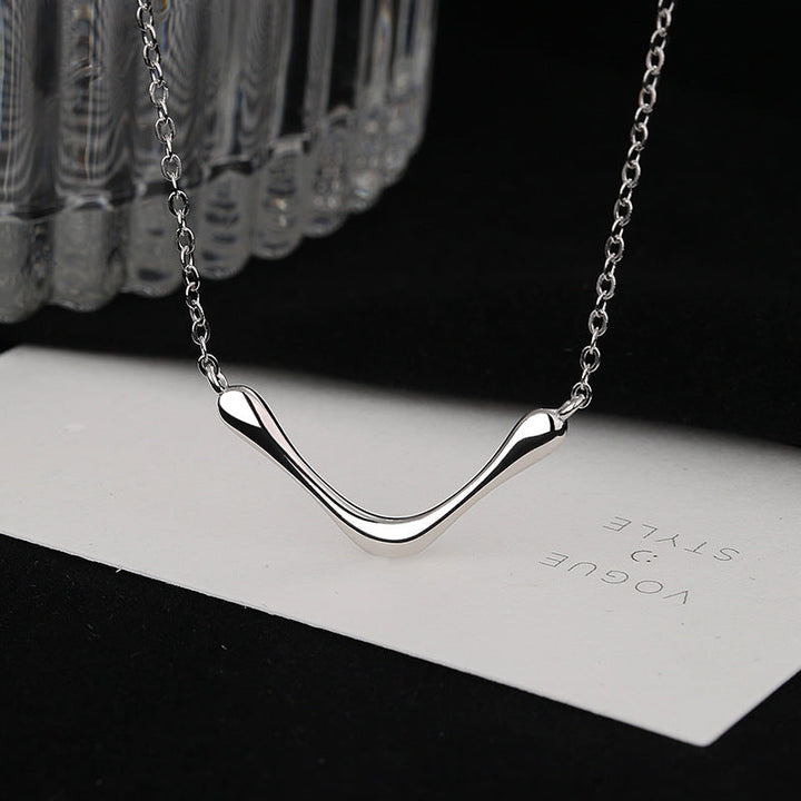 Women's necklace with modern, curved pendant Nin Boutique