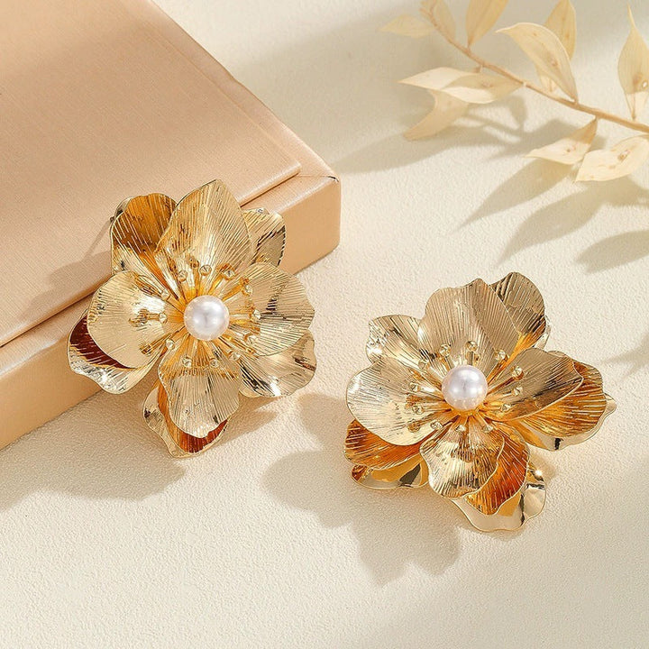 Women’s earrings with artistic floral motif and elegant pearl accents Nin Boutique