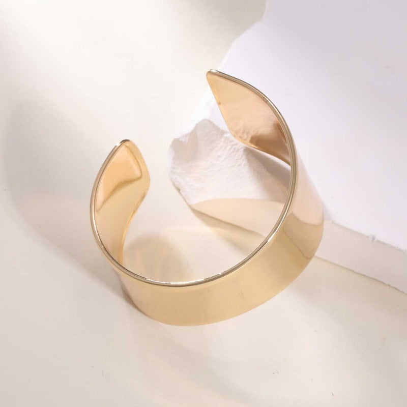 Women's Open Bangle with Elegant Wave Design Nin Boutique