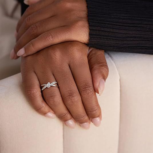 Women's functional ring with elegant cross design Nin Boutique