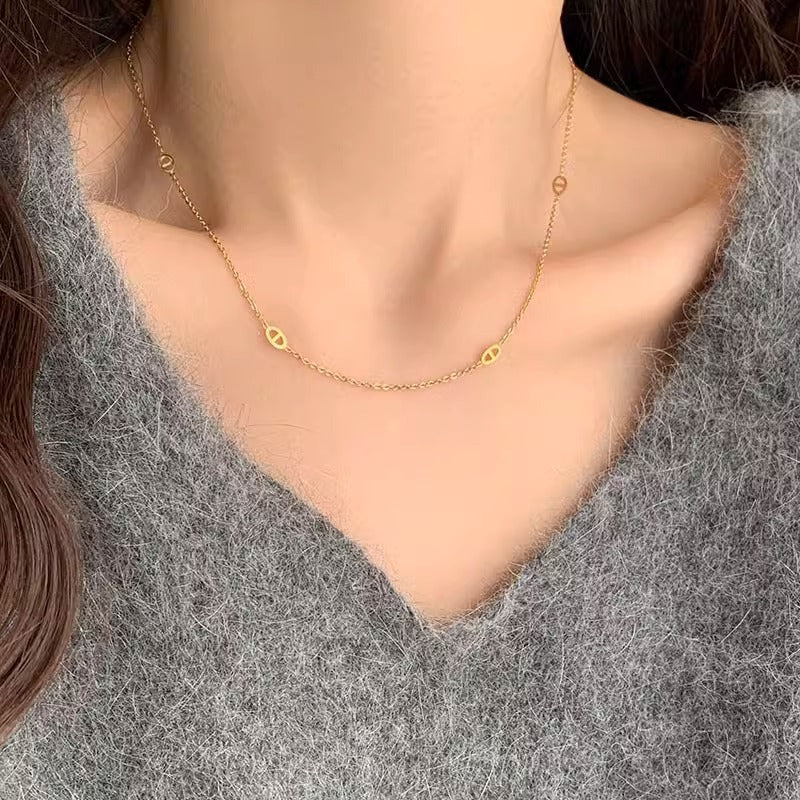 Women's necklace with filigree oval design and modern elements Nin Boutique