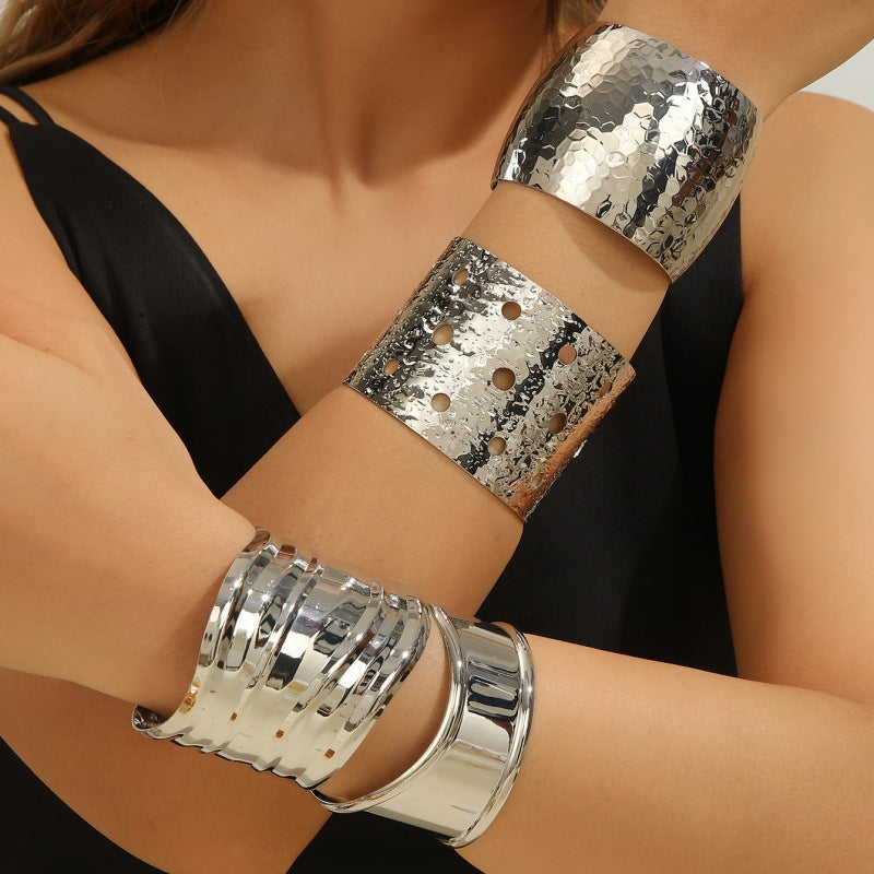 Women Open Bangle with High-Quality Structure and Shiny Surface Nin Boutique