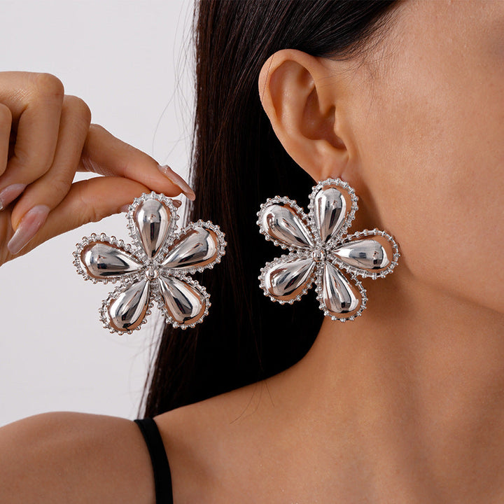 Women's earrings in stylish floral design Nin Boutique