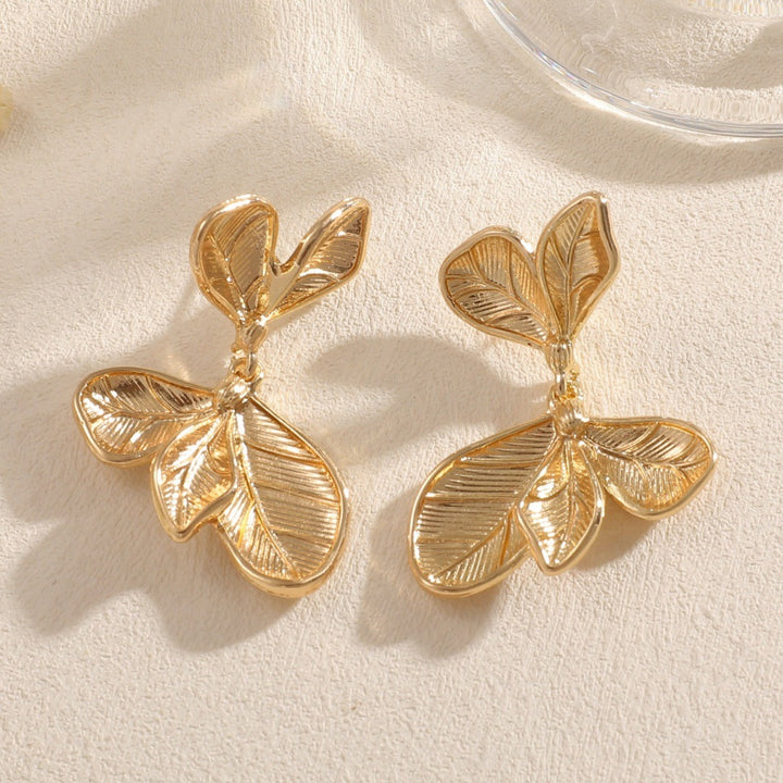 Ladies earrings in artistic leaf design Nin Boutique