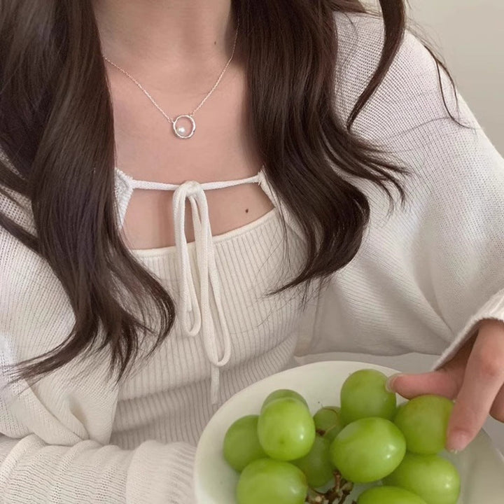 Women's necklace with modern circular element and fine pearl Nin Boutique