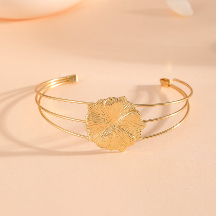Women's bangle with elaborate bow design Nin Boutique