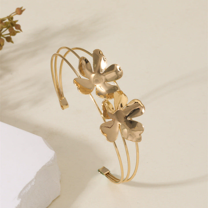 Women’s bracelet with elaborate leaf motif Nin Boutique