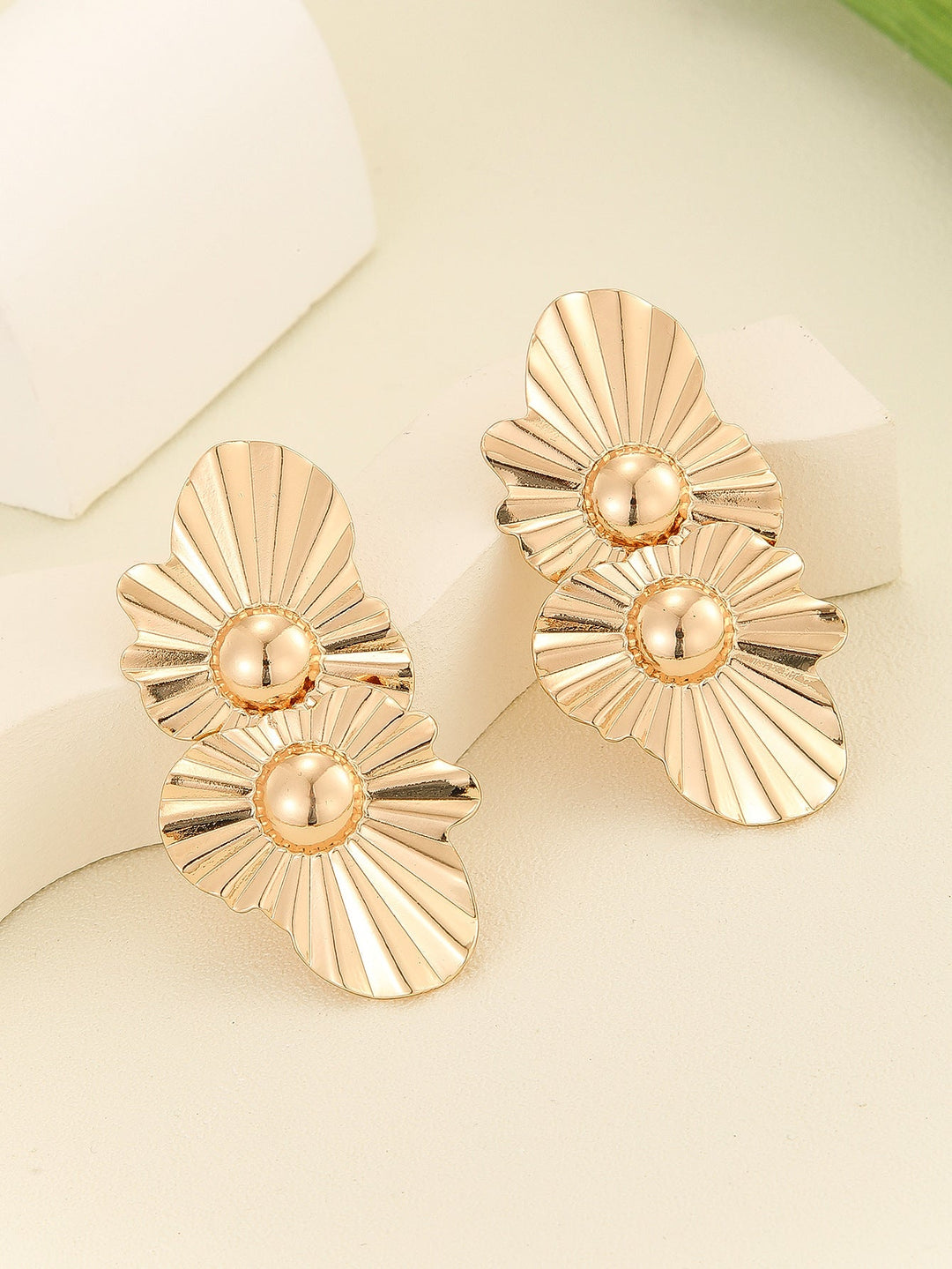 Women's Earrings with Artistic Fold Design Nin Boutique