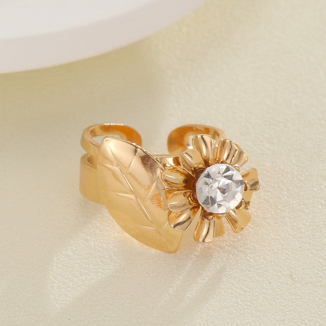 Women's ring with elaborate shell and bow motif Nin Boutique