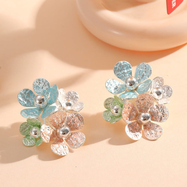 Women's earrings in modern plant-inspired design Nin Boutique