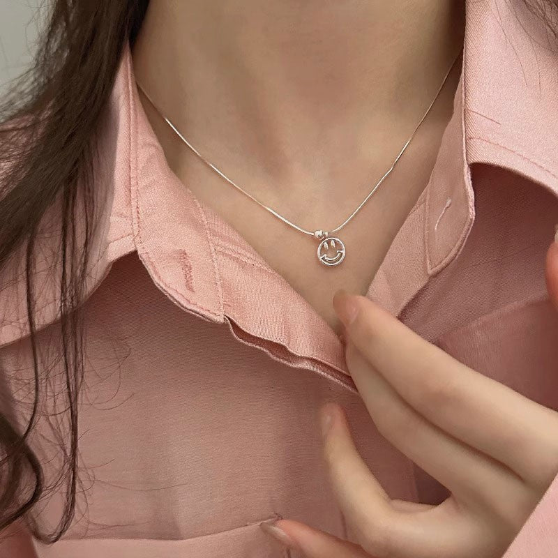 Women's necklace with casual smiley pendant and fine chain Nin Boutique