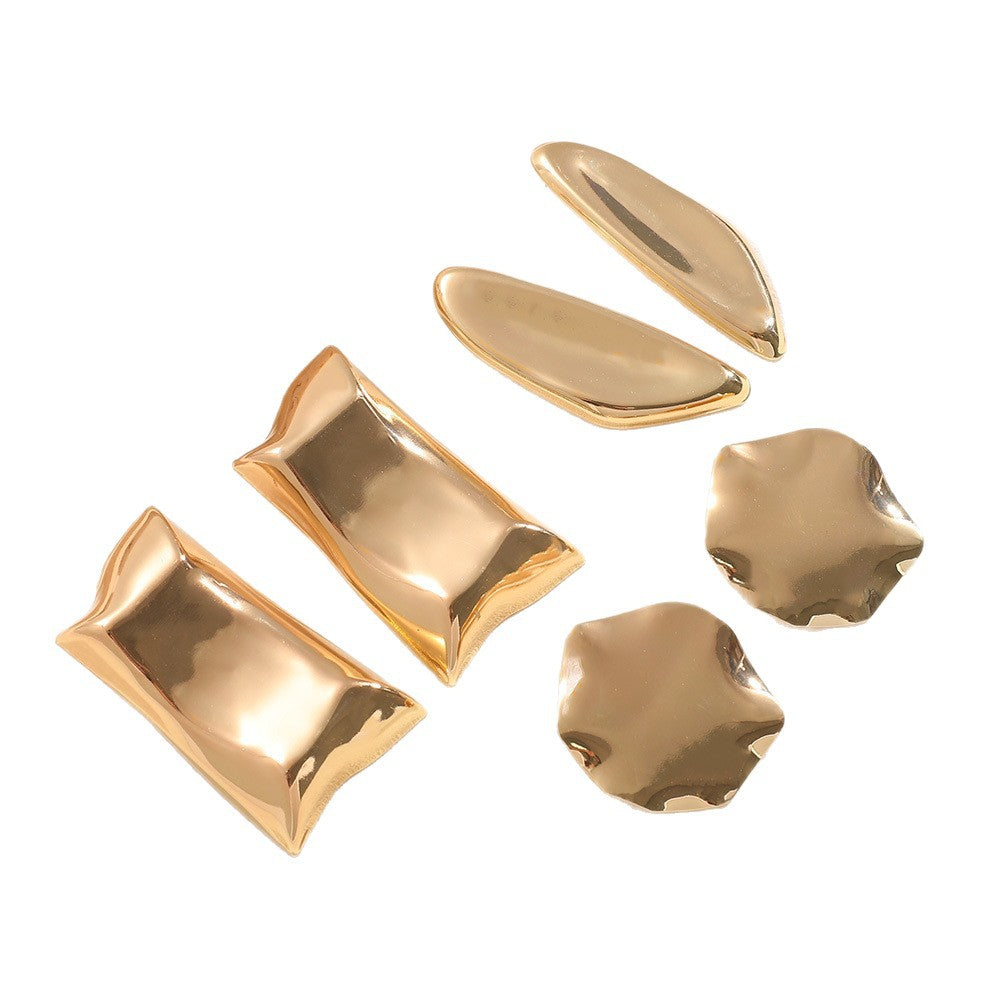 Ladies earrings with luxurious, curved design Nin Boutique