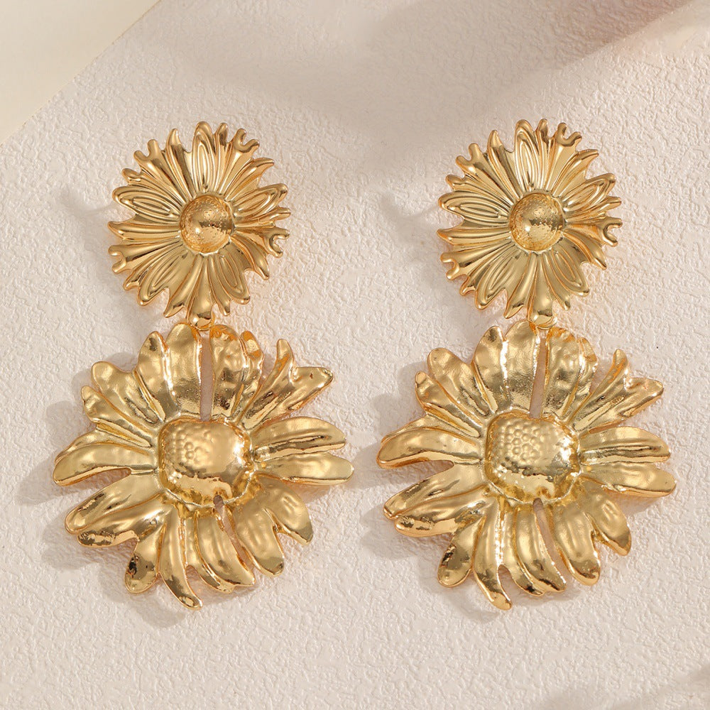 Women earrings in elegant shell shape Nin Boutique