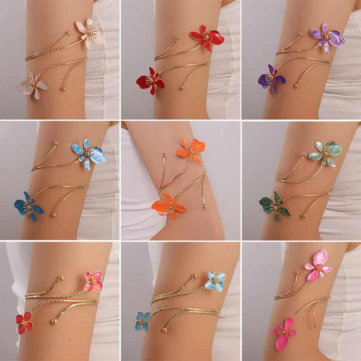 Women's bangle with magnificent floral design Nin Boutique
