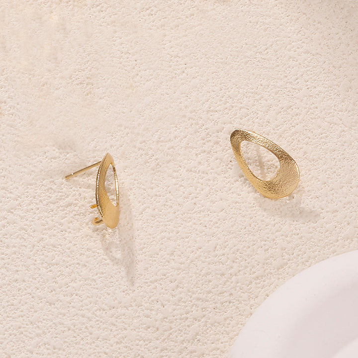 Ladies' earrings in modern sculptural design Nin Boutique