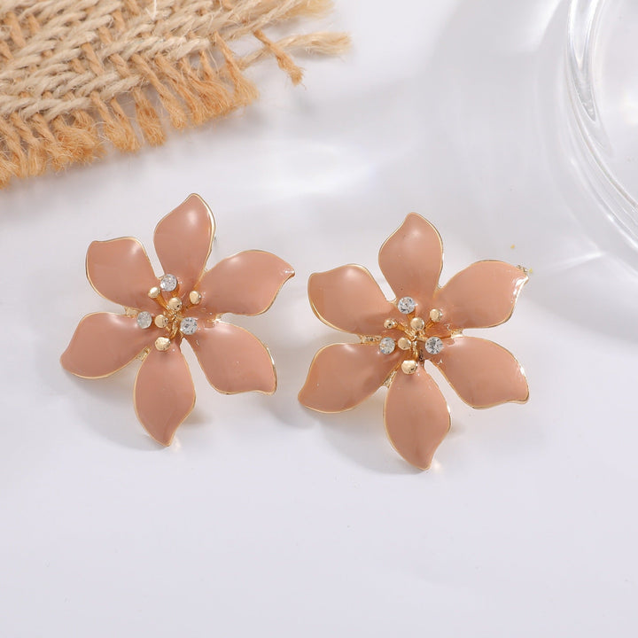 Women's earrings with intricate floral pattern and sparkling accents Nin Boutique