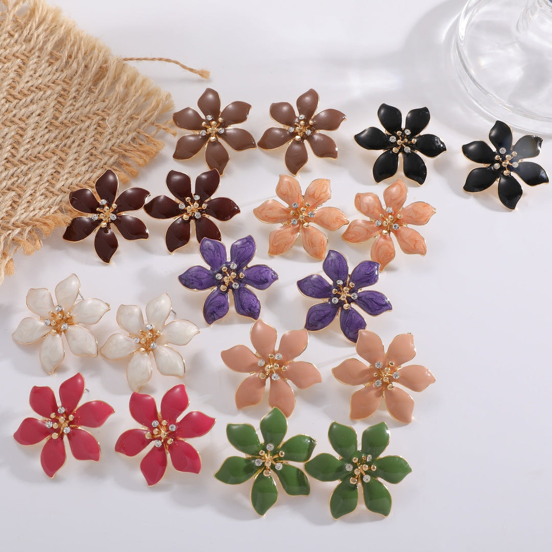 Women's earrings with intricate floral pattern and sparkling accents Nin Boutique