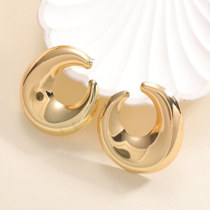 Ladies earrings with elegant curved design Nin Boutique