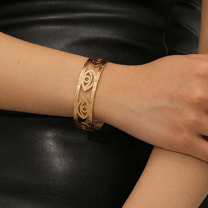 Women’s bangle with ornate rose design Nin Boutique