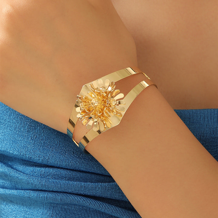 Women's Open Bangle with Artistic Floral Pattern Nin Boutique