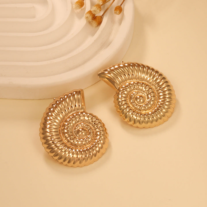 Ladies earrings in elegant shell design Nin Boutique