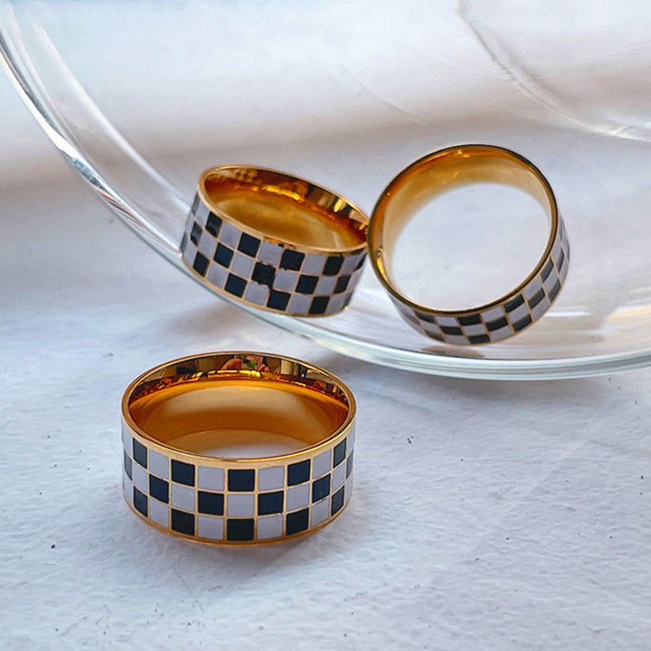 Women's ring with checkerboard pattern Nin Boutique